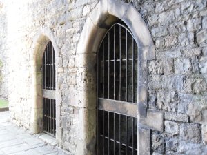 Rooms to the side of the gatehouse